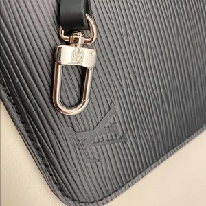 Neverfull Black Epi Wristlet!